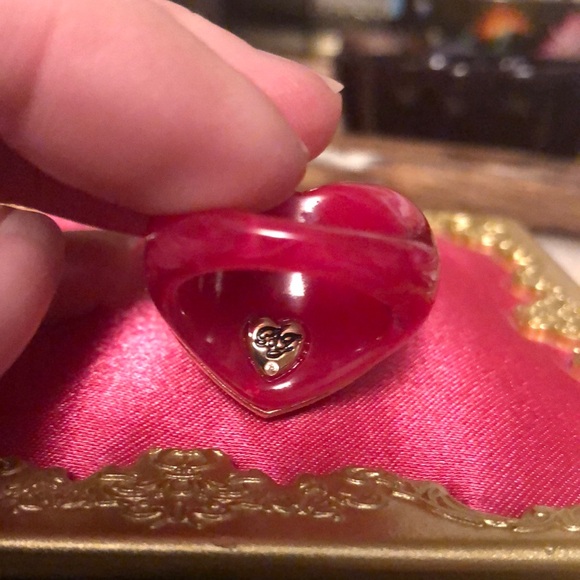 Betsey Johnson Heart ❤️ Shaped Ring with Lips 👄, Dice 🎲 and Rhinestones! - Picture 5 of 12